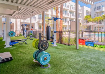 outdoor crossfit gym at liv+ gainesville's student apartments